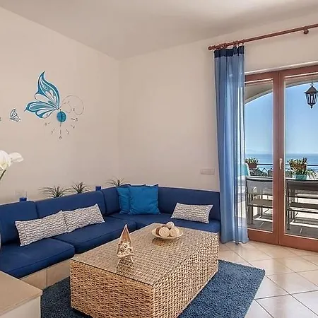 Sleeps 10 Pool Air Con Wifi Nerano