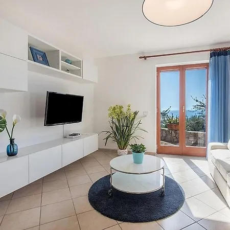Sleeps 10 Pool Air Con Wifi * Nerano