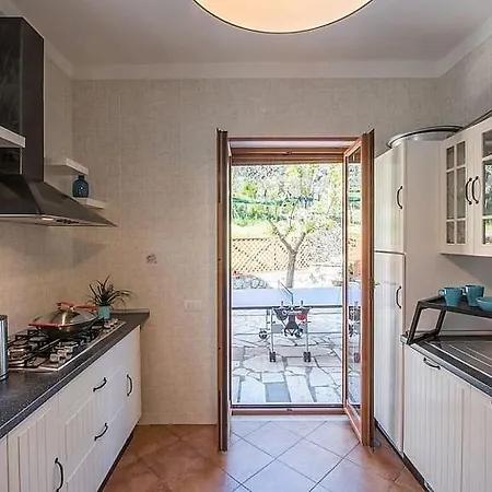 Sleeps 10 Pool Air Con Wifi Nerano