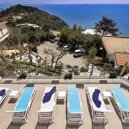 Sleeps 10 Pool Air Con Wifi *